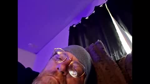 Snapshot of mrnmrsfucks4u chatting on 04/29/26, 11:00 mrnmrsfucks4u online show from 04/29/26, 11:00