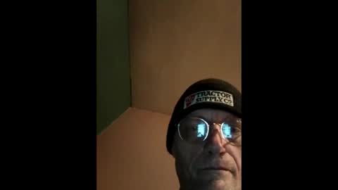 Snapshot of mrnmrsfucks4u2 chatting on 12/21/24, 05:40 Mrnmrsfucks4u2 online show from 12/21/24, 05:40