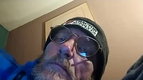 Snapshot of mrnmrsfucks4u2 chatting on 02/10/25, 04:19 Mrnmrsfucks4u2 online show from 02/10/25, 04:19
