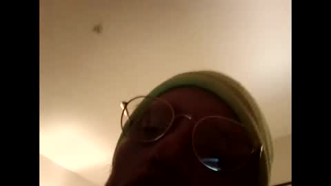 Snapshot of mrnmrsfucks4u2 chatting on 02/23/25, 09:59 Mrnmrsfucks4u2 online show from 02/23/25, 09:59