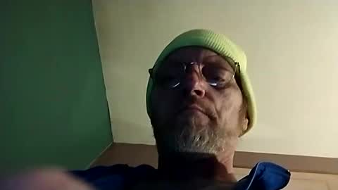 Snapshot of mrnmrsfucks4u2 chatting on 02/26/25, 08:59 Mrnmrsfucks4u2 online show from 02/26/25, 08:59