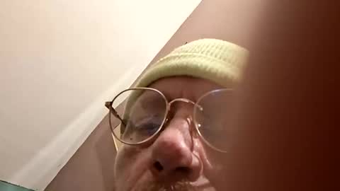 Snapshot of mrnmrsfucks4u2 chatting on 03/10/25, 04:17 Mrnmrsfucks4u2 online show from 03/10/25, 04:17