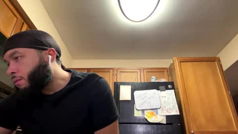 Snapshot of mrnuts24 chatting on 12/02/24, 02:20 mrnuts24 online show from 12/02/24, 02:20