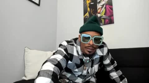 Snapshot of mromg007 chatting on 02/08/25, 06:12 mromg007 online show from 02/08/25, 06:12