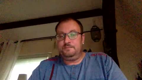 Snapshot of mrosenth81 chatting on 06/05/26, 04:35 mrosenth81 online show from 06/05/26, 04:35