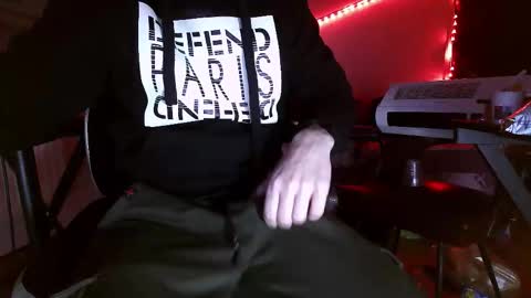 Snapshot of mrrogu3 chatting on 11/24/25, 11:04 MrRogue online show from 11/24/25, 11:04