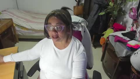 mrs_mommy online show from 03/10/25, 09:40