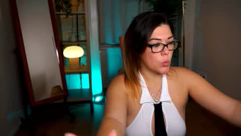 Snapshot of mrsfllowerr chatting on 11/26/25, 05:03 Tamara online show from 11/26/25, 05:03