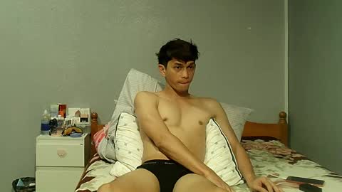 Snapshot of mrshawn95 chatting on 03/09/25, 06:11 shawn online show from 03/09/25, 06:11