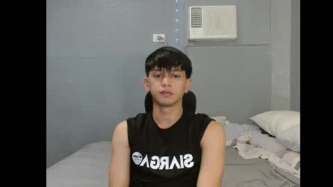 Snapshot of mrshawn95 chatting on 10/10/25, 06:18 shawn online show from 10/10/25, 06:18