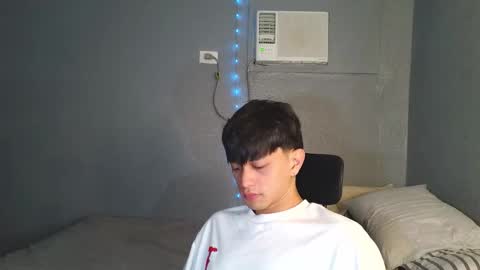 Snapshot of mrshawn95 chatting on 11/04/25, 03:22 shawn online show from 11/04/25, 03:22