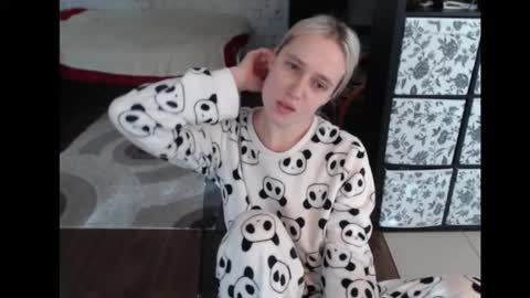 Snapshot of mrsluck chatting on 09/30/25, 08:52 Sasha online show from 09/30/25, 08:52