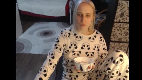 Snapshot of mrsluck chatting on 10/01/25, 05:41 Sasha online show from 10/01/25, 05:41