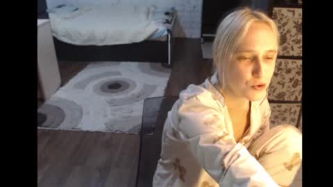 Snapshot of mrsluck chatting on 10/22/25, 07:02 Sasha online show from 10/22/25, 07:02