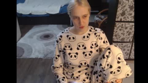 Snapshot of mrsluck chatting on 10/28/25, 06:06 Sasha online show from 10/28/25, 06:06