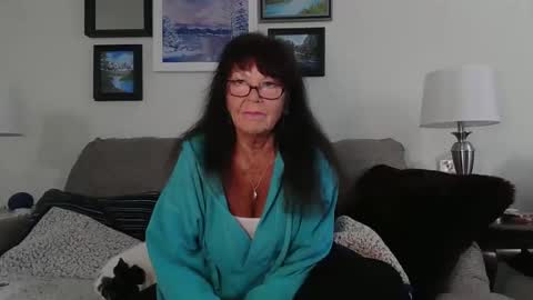 Snapshot of mrsvivianharper chatting on 03/17/26, 01:54 VivianHarper online show from 03/17/26, 01:54
