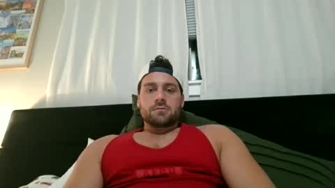 Snapshot of mrthickly818 chatting on 02/06/26, 05:23 mrthickly818 online show from 02/06/26, 05:23