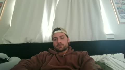 Snapshot of mrthickly818 chatting on 02/11/26, 02:44 mrthickly818 online show from 02/11/26, 02:44