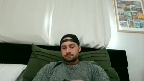 Snapshot of mrthickly818 chatting on 02/18/26, 04:03 mrthickly818 online show from 02/18/26, 04:03
