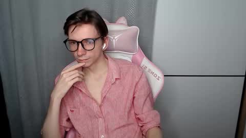 Snapshot of mrv1rginvibes chatting on 12/03/25, 02:04 Shy Boy online show from 12/03/25, 02:04