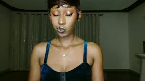 ms_crystal online show from 04/25/26, 06:27