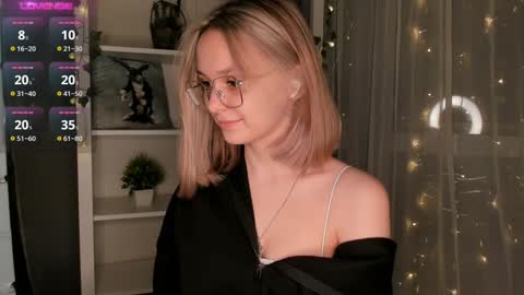 Elizabeth online show from 01/17/25, 04:04