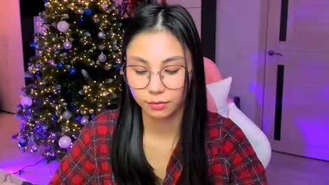Snapshot of ms_emily_ chatting on 12/21/25, 08:49 ms_emily_ online show from 12/21/25, 08:49