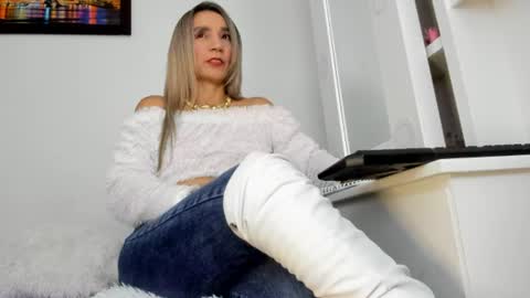 ms_lunarose online show from 06/13/26, 01:58