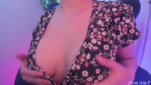 Snapshot of mslalune chatting on 01/25/25, 06:12 Meg Vero online show from 01/25/25, 06:12