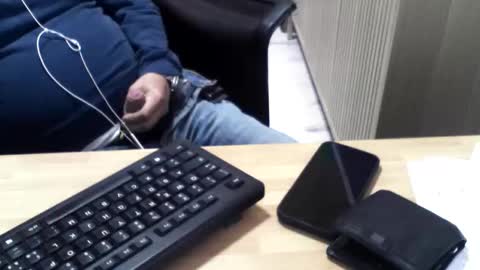 Snapshot of mtwpaul chatting on 10/23/25, 12:59 mtwpaul online show from 10/23/25, 12:59