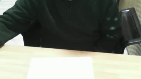 Snapshot of mtwpaul chatting on 11/26/25, 01:45 mtwpaul online show from 11/26/25, 01:45