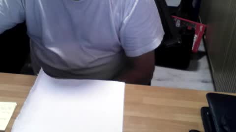 Snapshot of mtwpaul chatting on 12/21/25, 03:30 mtwpaul online show from 12/21/25, 03:30