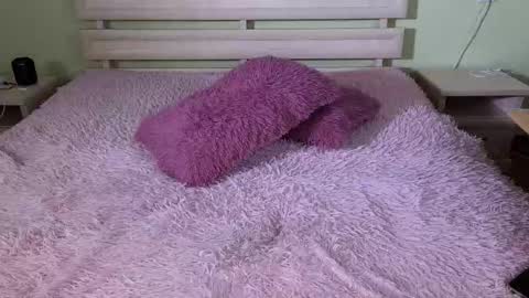 Mia online show from 09/18/25, 08:16