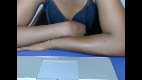 muffinxcream online show from 11/11/25, 11:10