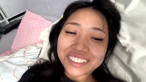 Mia online show from 04/28/26, 10:15