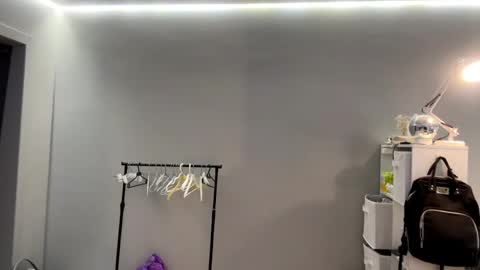 Mia online show from 04/30/26, 10:14