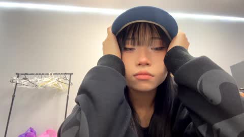 Mia online show from 05/04/26, 07:04