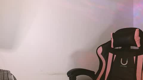 yuli online show from 11/25/25, 10:59