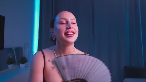 Kira online show from 09/14/25, 07:18