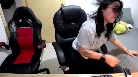 Snapshot of multiorgasmic_6 chatting on 10/30/25, 10:49 Dani and Alex online show from 10/30/25, 10:49