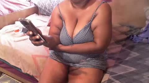Snapshot of munniegalz1 chatting on 02/25/25, 10:15 your angel online show from 02/25/25, 10:15
