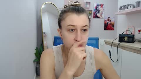 muriel_elvin online show from 09/12/25, 08:47