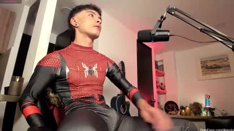 Snapshot of murielkarmesi chatting on 11/06/25, 12:44 murielkarmesi online show from 11/06/25, 12:44