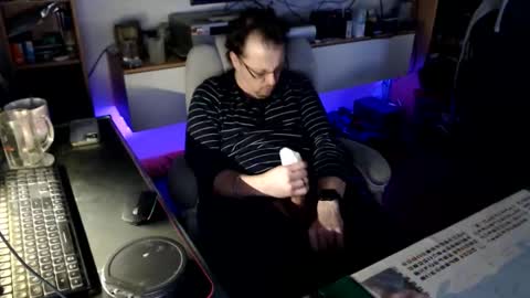 Snapshot of muschiliebhaber chatting on 01/12/26, 02:55 Horny Goat online show from 01/12/26, 02:55