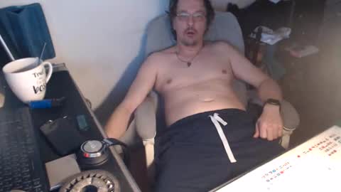 Snapshot of muschiliebhaber chatting on 05/26/26, 06:42 Horny Goat online show from 05/26/26, 06:42