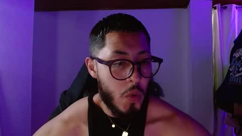 Snapshot of muscle_cock32 chatting on 11/07/25, 05:24 David Big online show from 11/07/25, 05:24