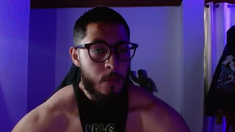 Snapshot of muscle_cock32 chatting on 11/11/25, 01:33 David Big online show from 11/11/25, 01:33