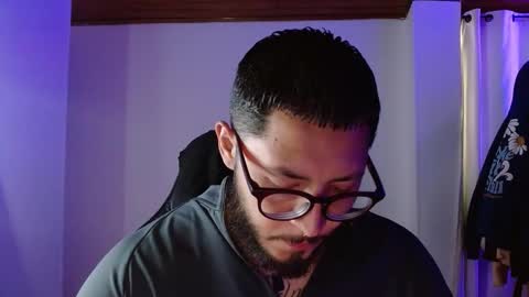 Snapshot of muscle_cock32 chatting on 11/13/25, 05:23 David Big online show from 11/13/25, 05:23