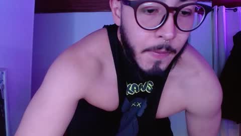 Snapshot of muscle_cock32 chatting on 11/26/25, 10:22 David Big online show from 11/26/25, 10:22