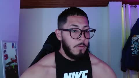 Snapshot of muscle_cock32 chatting on 11/28/25, 08:00 David Big online show from 11/28/25, 08:00